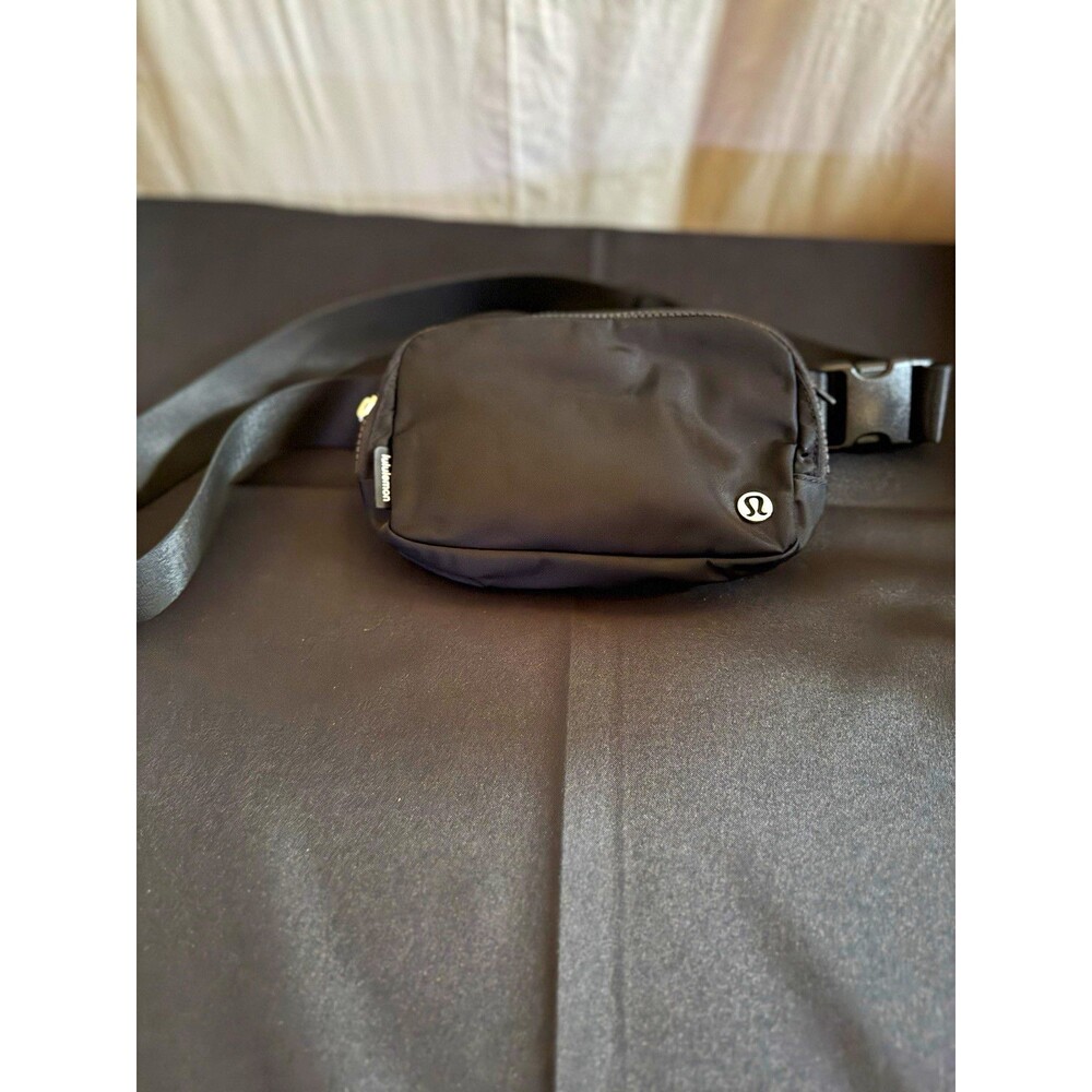 Lululemon Everywhere Belt Bag Black 1L